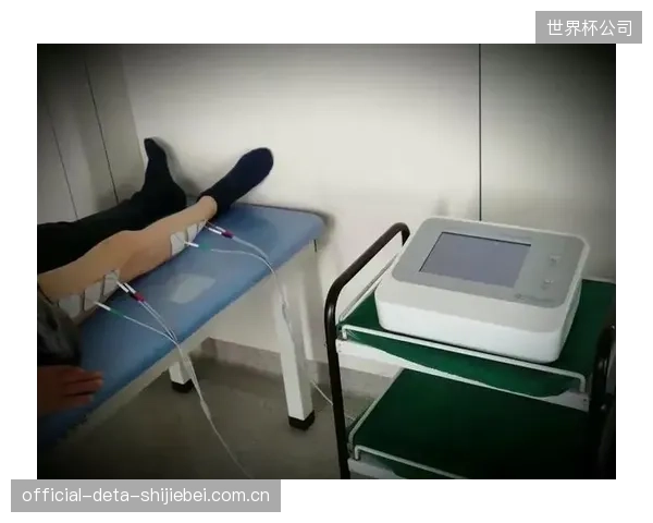 运动轨迹、肌电信号等高度敏感的生物数据被过度采集，其存储与使用缺乏透明的监管机制